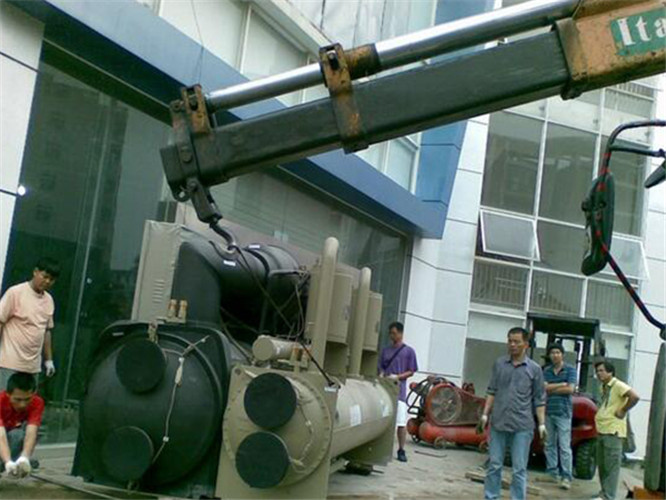 合作市随车吊和汽车吊的核心区别是什么？哪种更省钱？