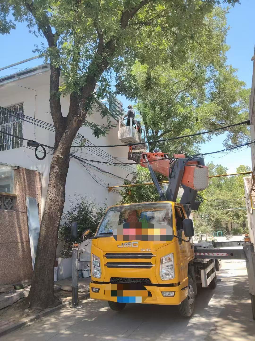 合作市高空作业车能吊装重物吗？最大承载多少公斤？