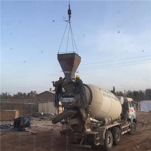 合作市“精准瞄准”—— 吊车的 “定位导航” 技术