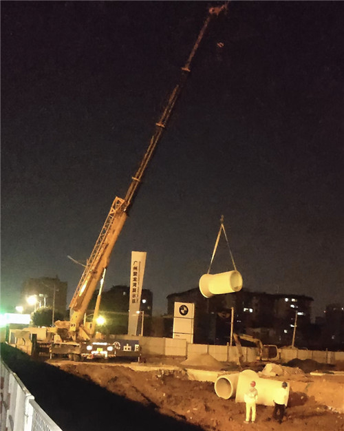 合作市“弯臂矫正”—— 吊车的 “形变补偿” 技术